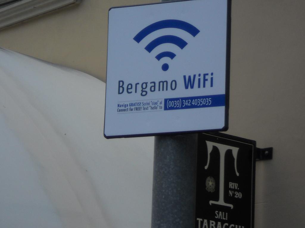 Apartment Bergamo Centro Storico Luaran gambar